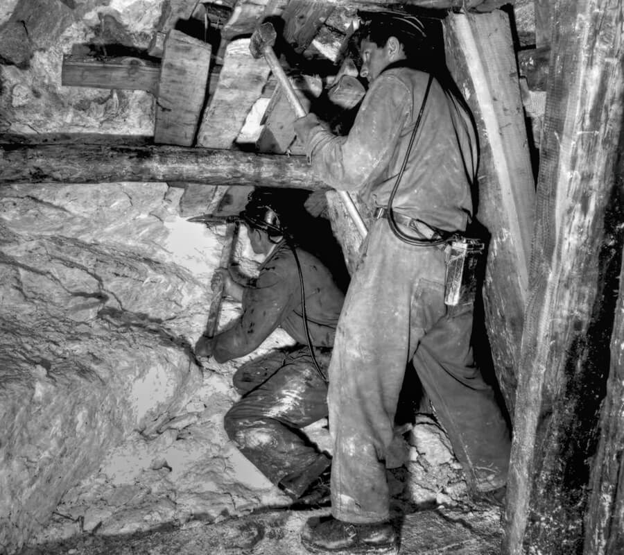 estrazione-talco-minatori-ecomuseo-delle-miniere